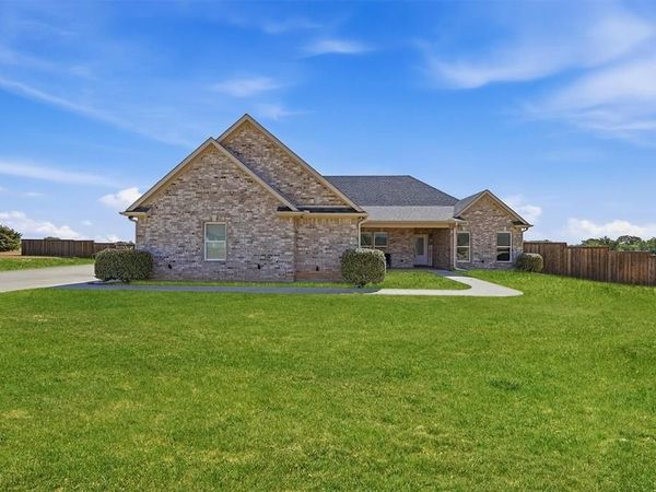 1001 Johnson Trail, Bells, TX 75414