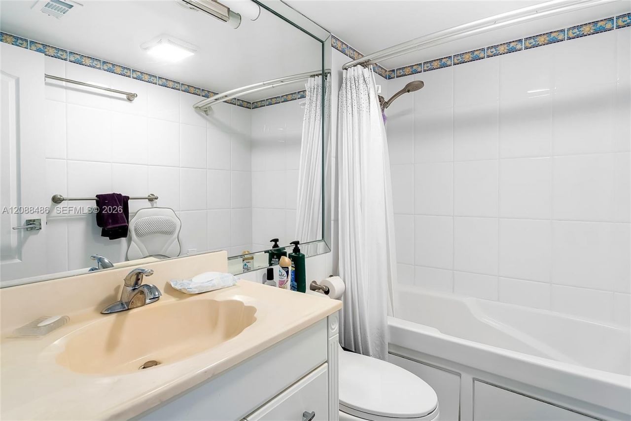 250 174th St , Unit 1704, Sunny Isles Beach, FL 33160 Photo