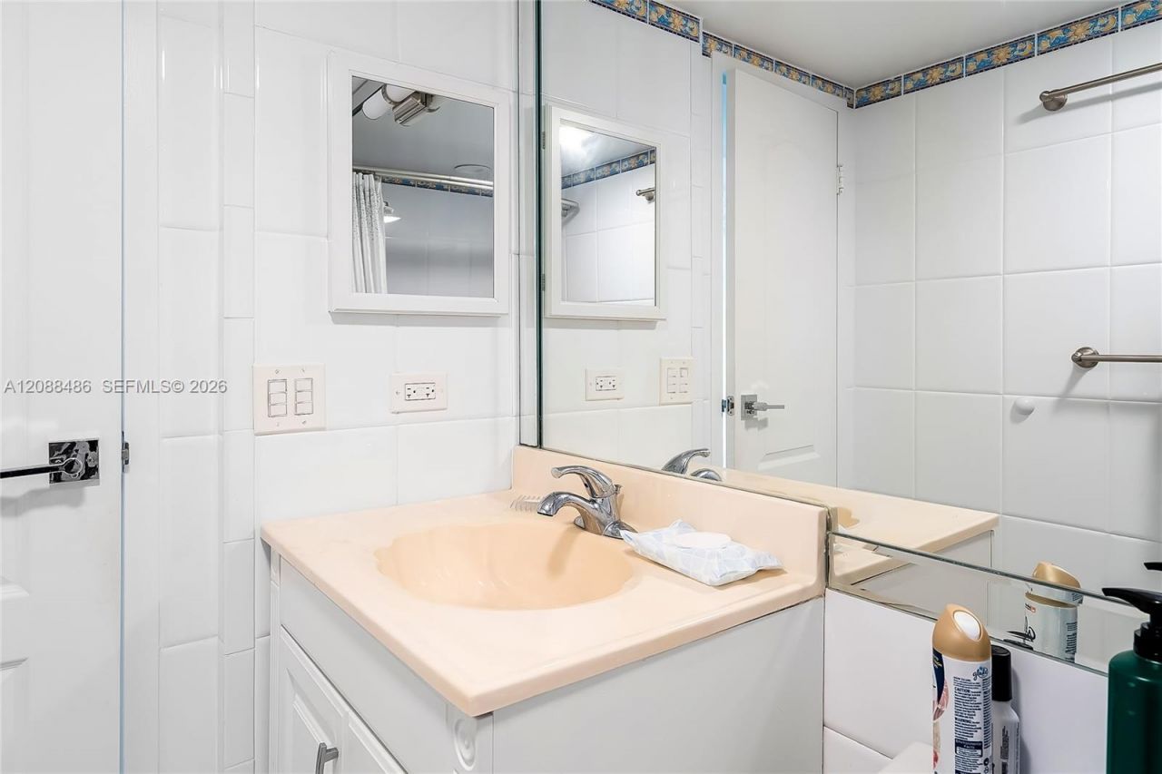 250 174th St , Unit 1704, Sunny Isles Beach, FL 33160 Photo