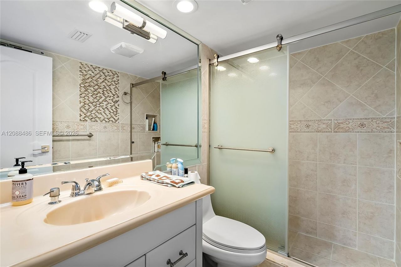 250 174th St , Unit 1704, Sunny Isles Beach, FL 33160 Photo