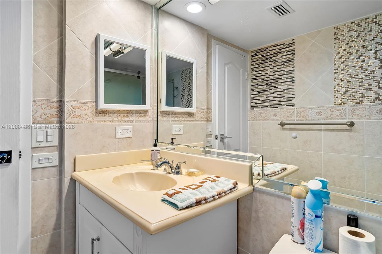 250 174th St , Unit 1704, Sunny Isles Beach, FL 33160 Photo