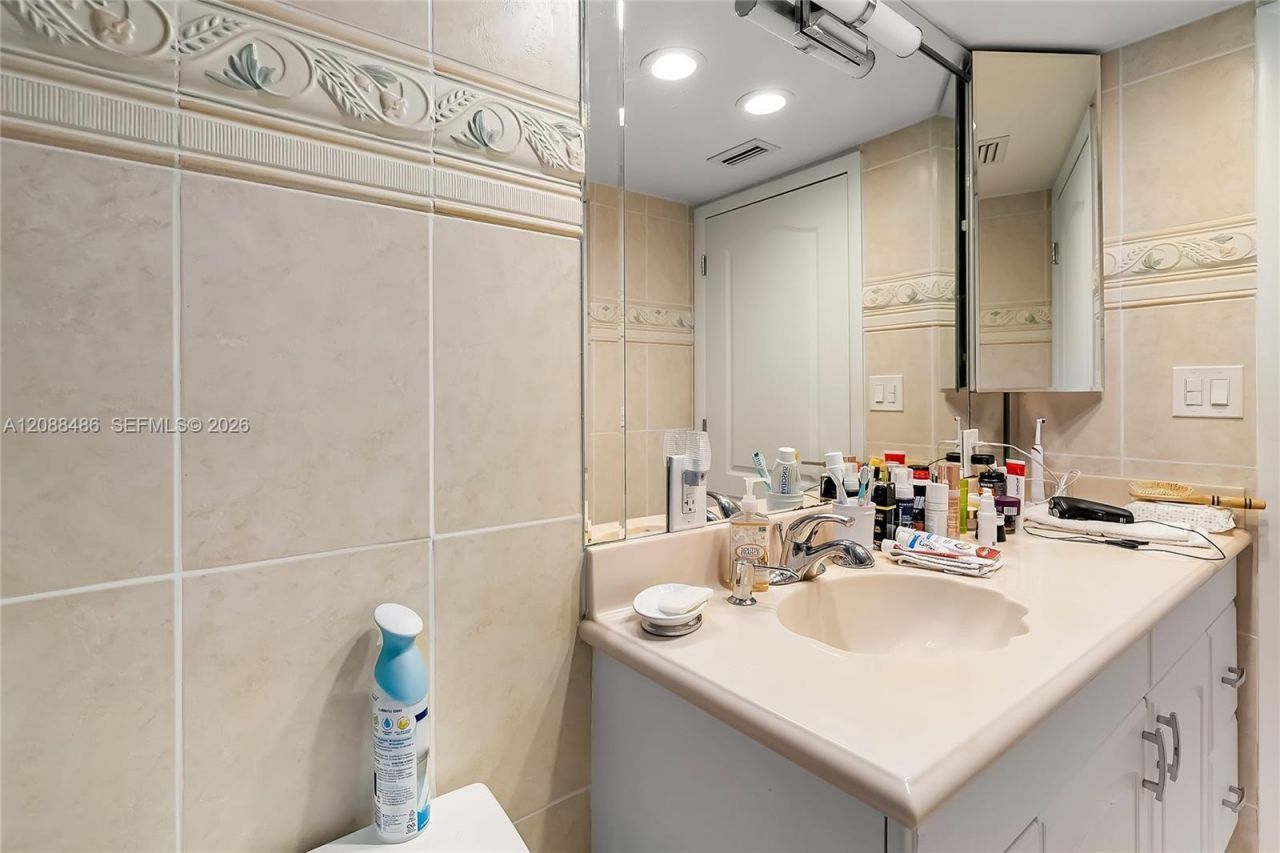 250 174th St , Unit 1704, Sunny Isles Beach, FL 33160 Photo