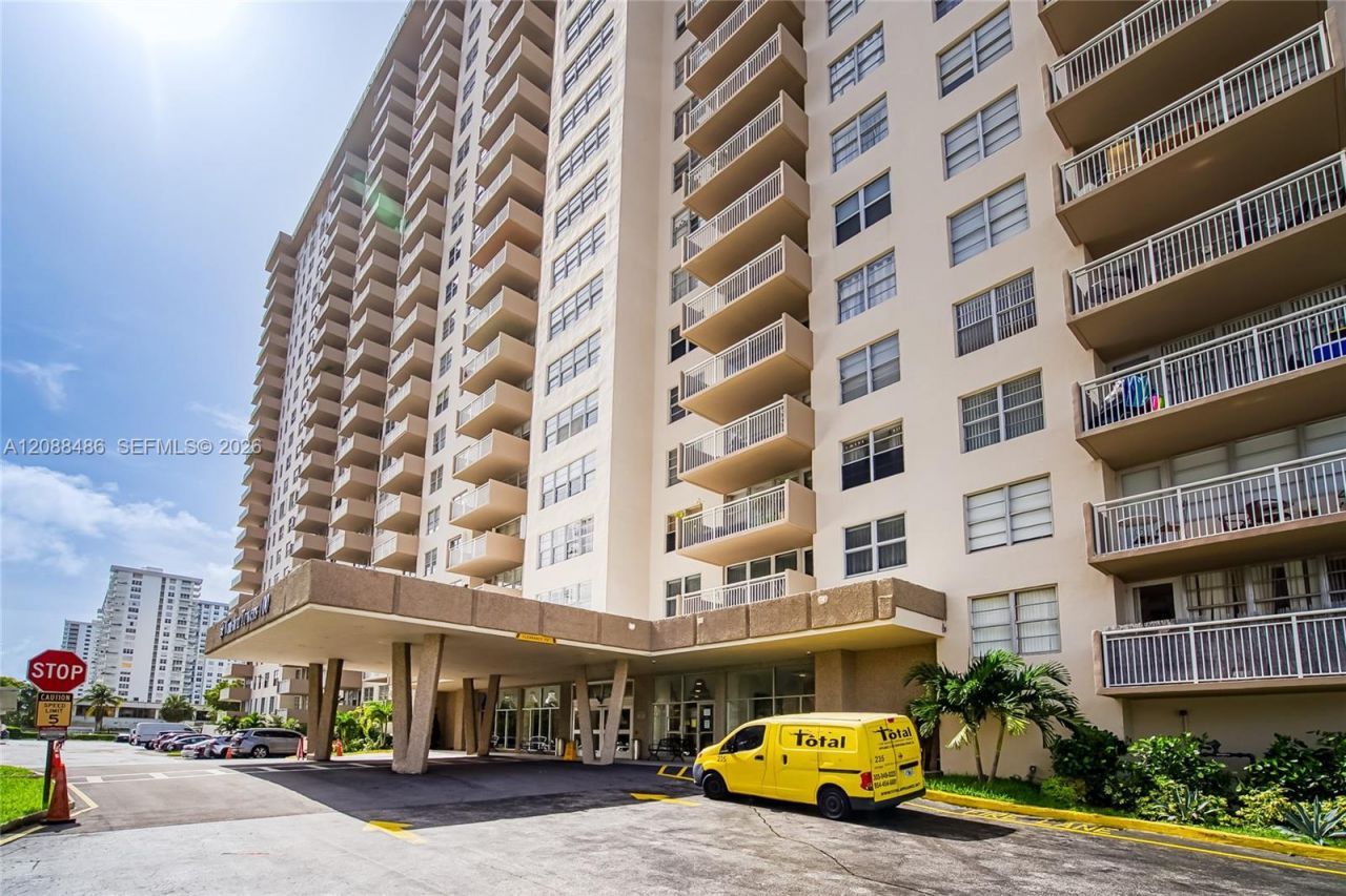 250 174th St , Unit 1704, Sunny Isles Beach, FL 33160 Photo