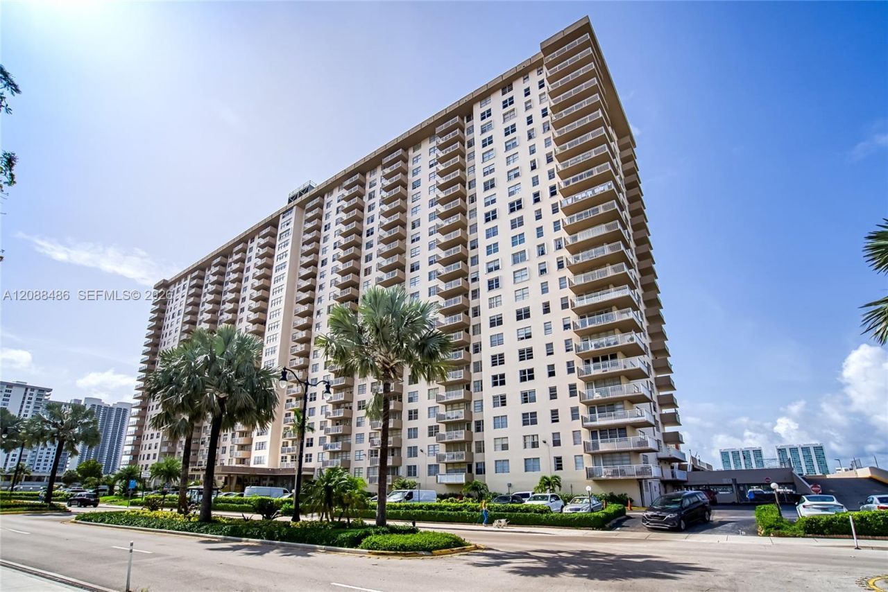 250 174th St , Unit 1704, Sunny Isles Beach, FL 33160 Photo