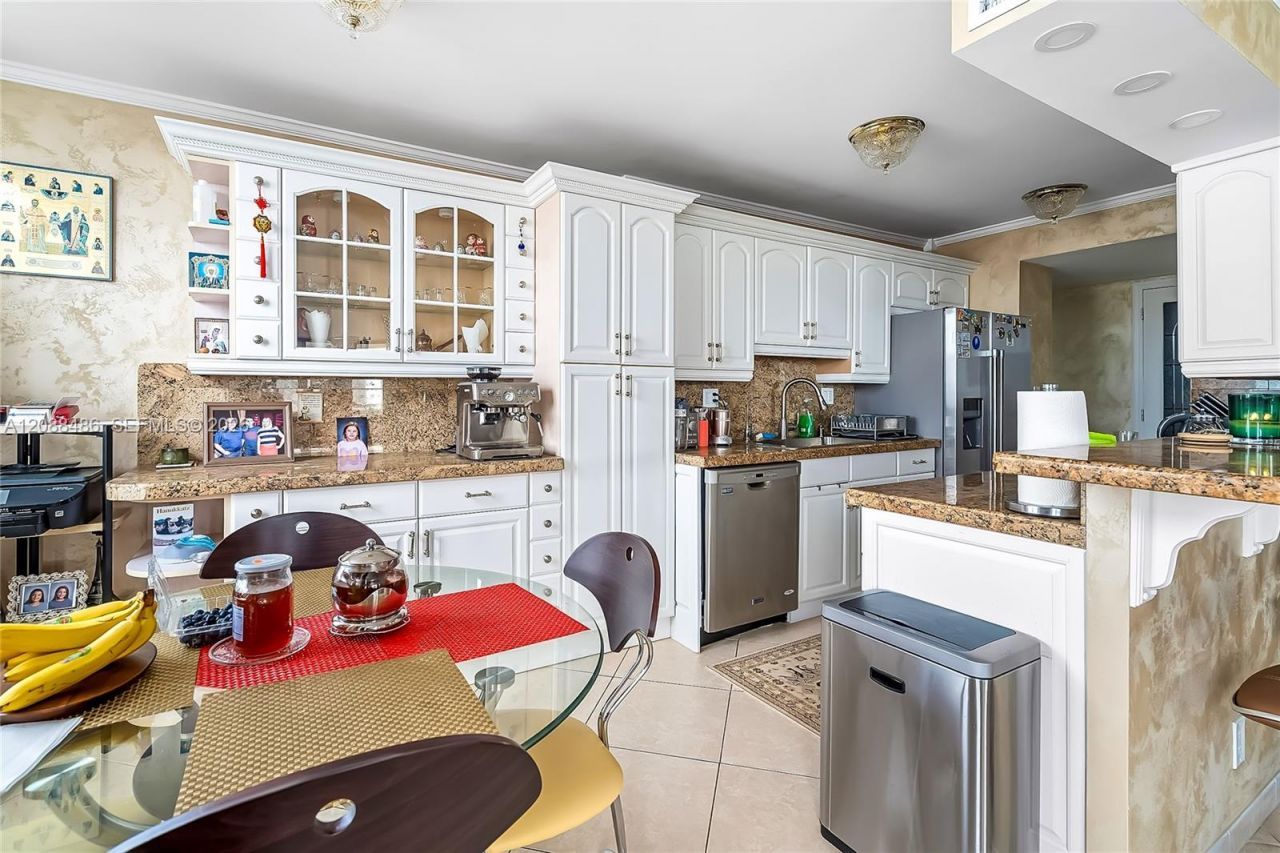 250 174th St , Unit 1704, Sunny Isles Beach, FL 33160 Photo