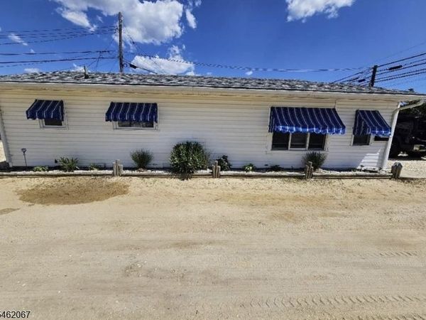 100 W Plover Way, Toms Rivership, NJ 08735