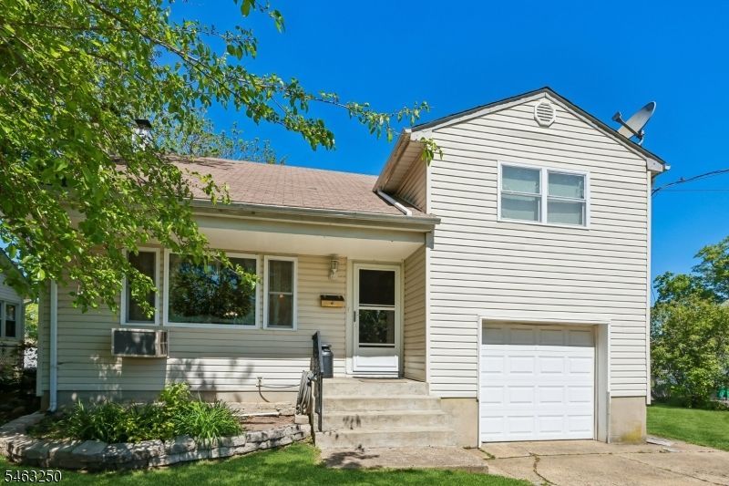 844 Lakeshore Dr, Aberdeen, NJ 07735 Main Photo