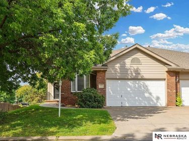 701 Manor Plaza, Papillion, NE 68046