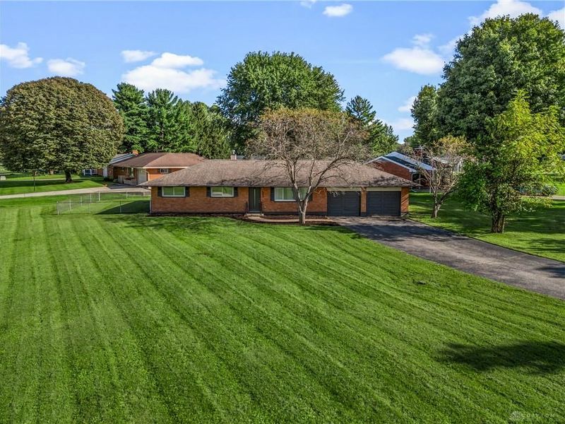 1072 Yellowstone Road, Xenia, OH 45385 Photo 2