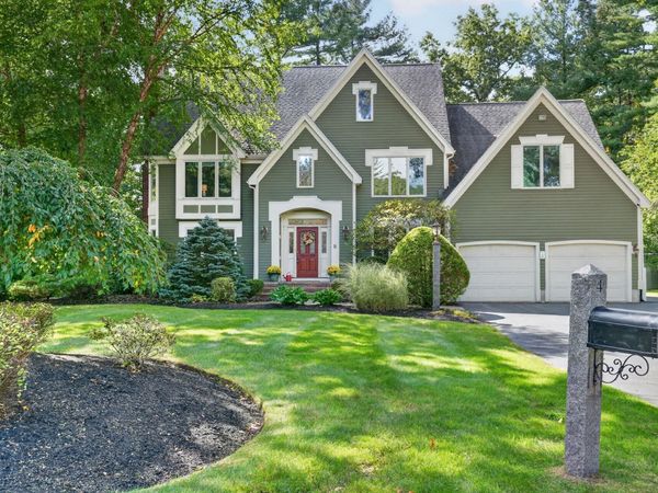 4 Chippy Ln, Andover, MA 01810