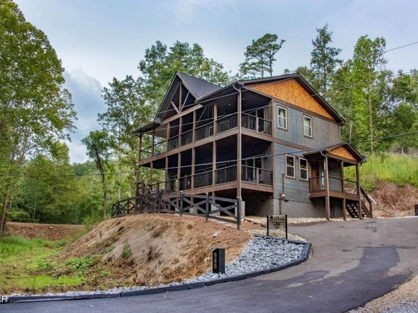 985 King Branch Road, Sevierville, TN 37876