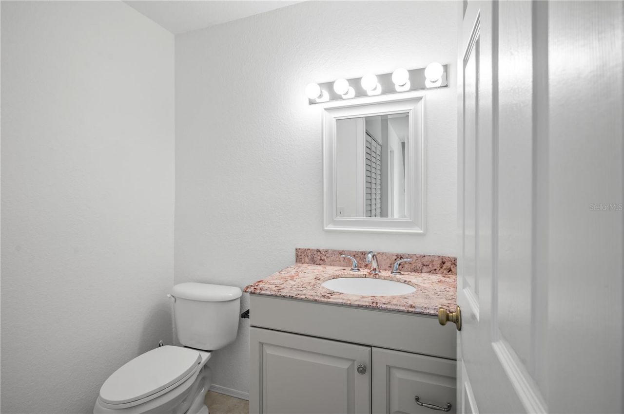 850 S Tamiami Trail , Unit 530, Sarasota, FL 34236 Photo