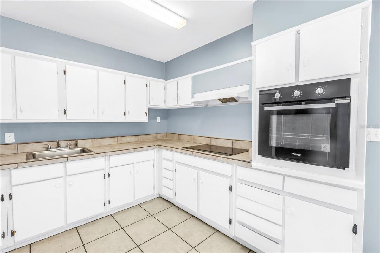 930 Alcazar Way S, Saint Petersburg, FL 33705 Photo