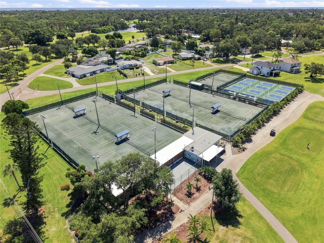 930 Alcazar Way S, Saint Petersburg, FL 33705 Photo