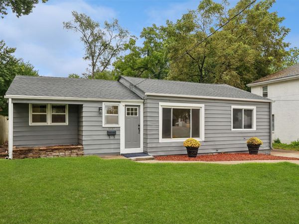 1037 65th Street , Windsor Heights, IA 50324