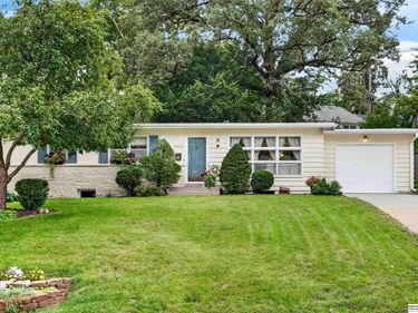 7633 Sunset Drive, Ralston, NE 68127
