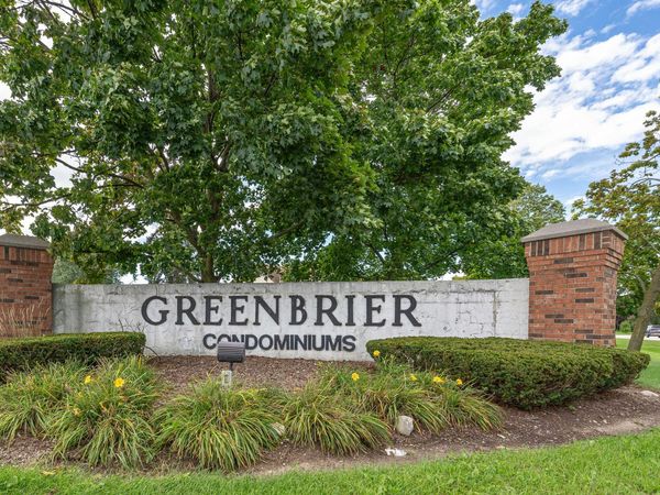 10625 N Ivy Ct, Mequon, WI 53092