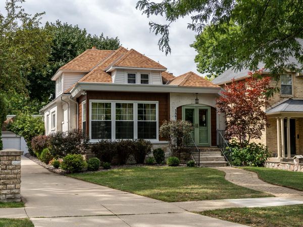 5861 N Bay Ridge Ave, Whitefish Bay, WI 53217