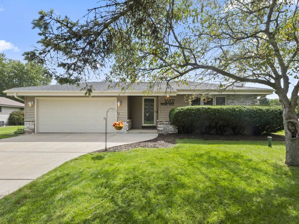 36707 Prairie Dr, Summit, WI 53066