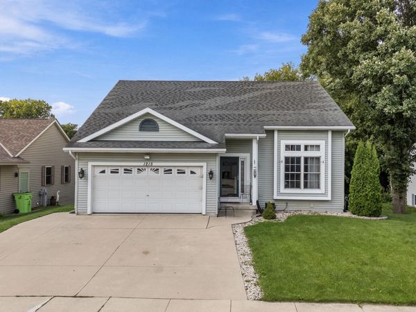 1215 Elm St, Hartford, WI 53027
