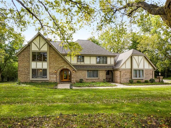 N26W30851 Golf Hills Dr, Delafield, WI 53072