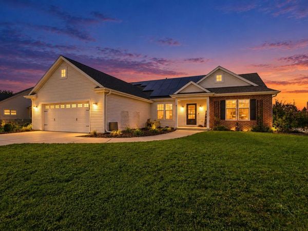 200 Stonefield Dr, Johnson Creek, WI 53038