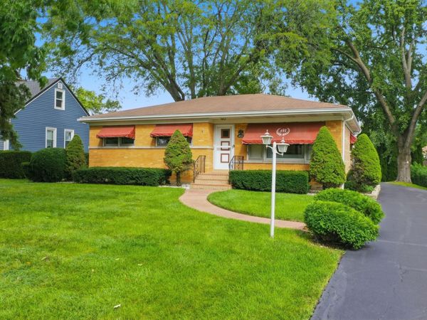 422 W Larkdale Lane W, Mount Prospect, IL 60056