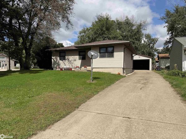 101 16th Avenue E, Oskaloosa, IA 52577