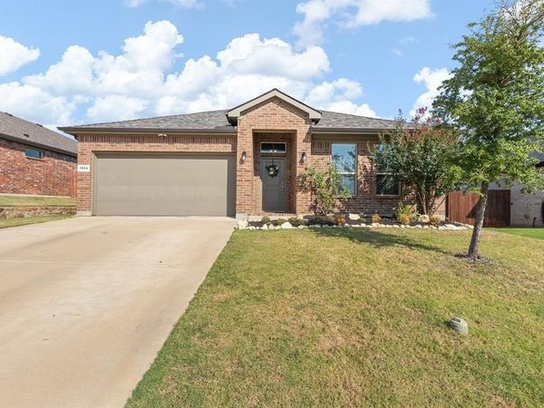 1924 Albany Lane , Cleburne, TX 76033