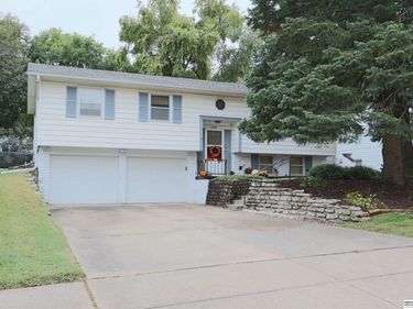 9937 Manderson Street, Omaha, NE 68134