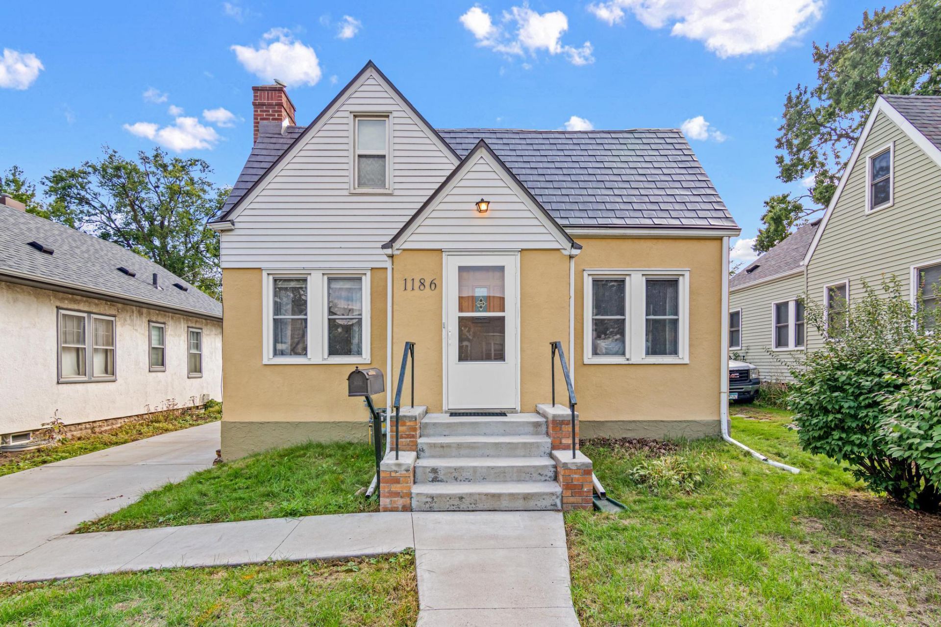 1186 Englewood Avenue, Saint Paul, MN 55104 Main Photo