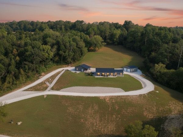 1447 W Beaverdam Rd , Centerville, TN 37033