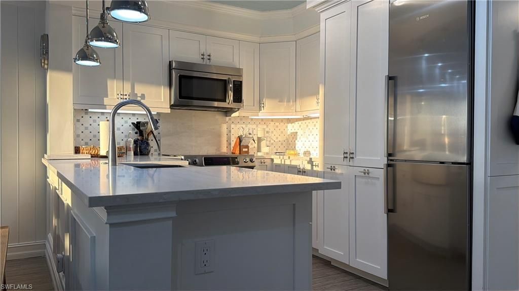 9101 Vanderbilt Dr , Unit 204, Naples, FL 34108 Photo