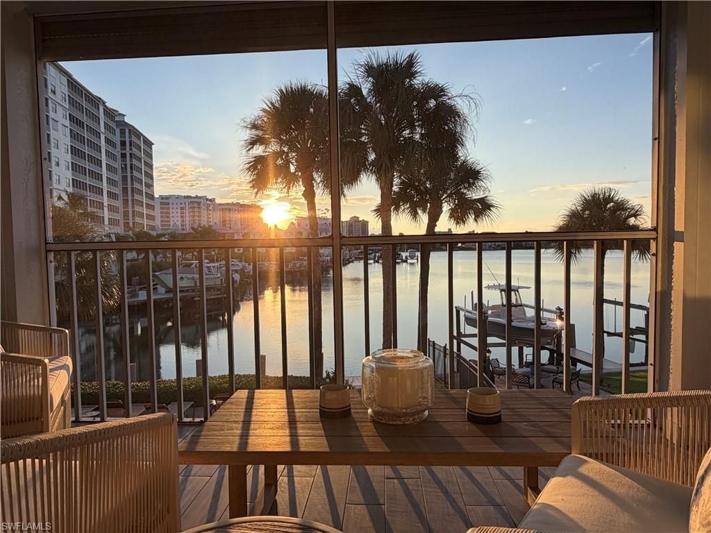 9101 Vanderbilt Dr , Unit 204, Naples, FL 34108 Photo