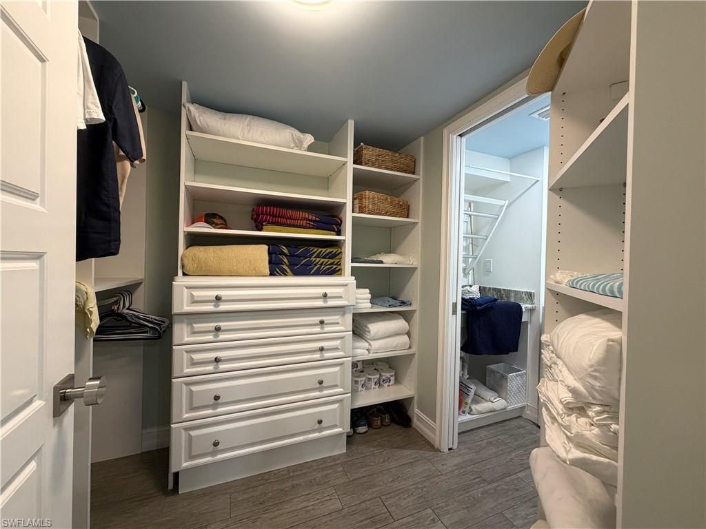 9101 Vanderbilt Dr , Unit 204, Naples, FL 34108 Photo