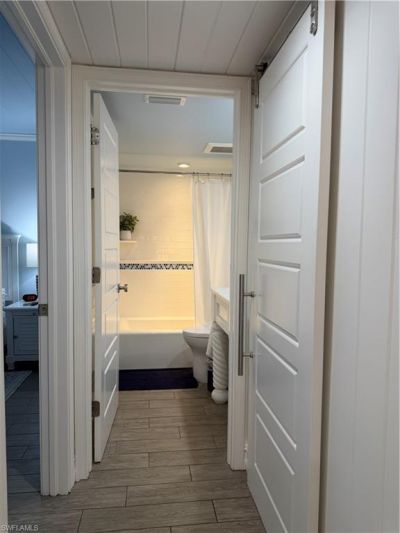 9101 Vanderbilt Dr , Unit 204, Naples, FL 34108 Photo