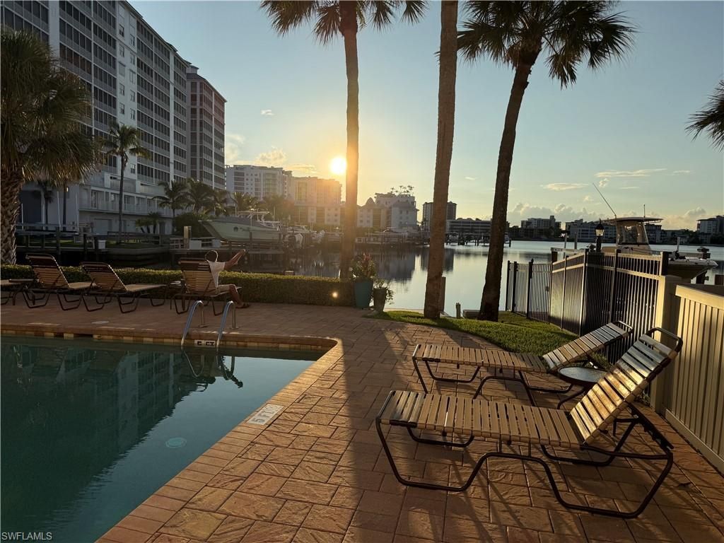 9101 Vanderbilt Dr , Unit 204, Naples, FL 34108 Photo