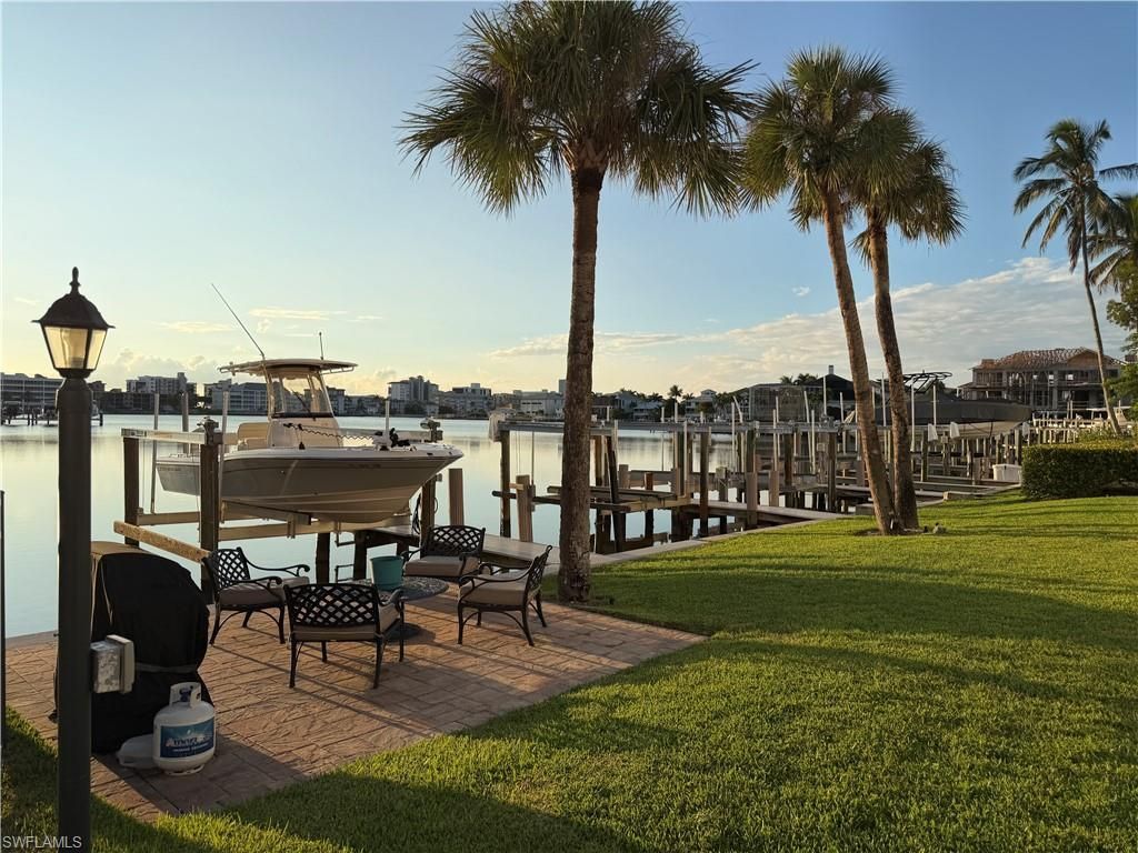 9101 Vanderbilt Dr , Unit 204, Naples, FL 34108 Photo
