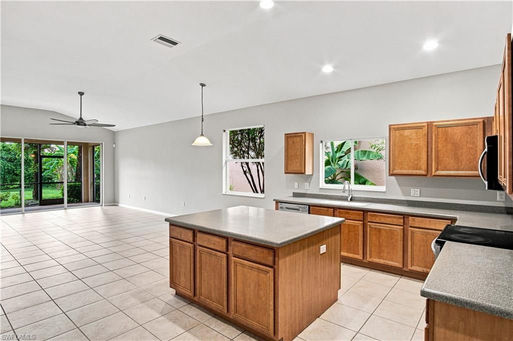 2022 Fairmont Ln, Naples, FL 34120 Photo