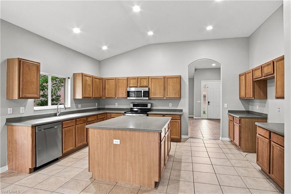 2022 Fairmont Ln, Naples, FL 34120 Photo