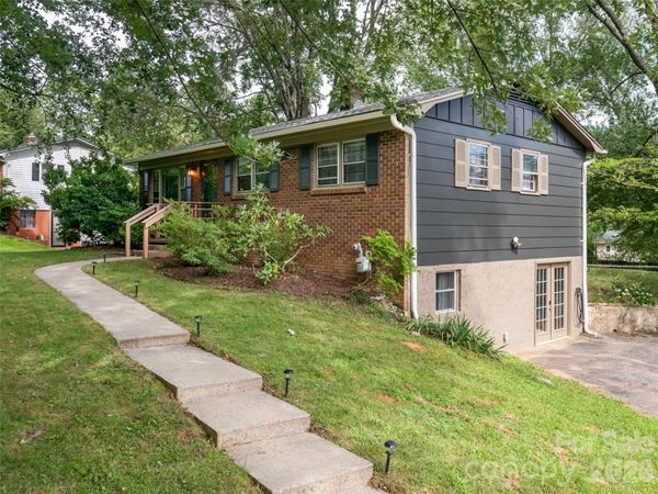 245 Weston Road , Arden, NC 28704
