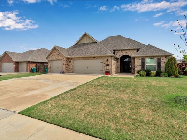 454 Frizzo Street, Tontitown, AR 72762