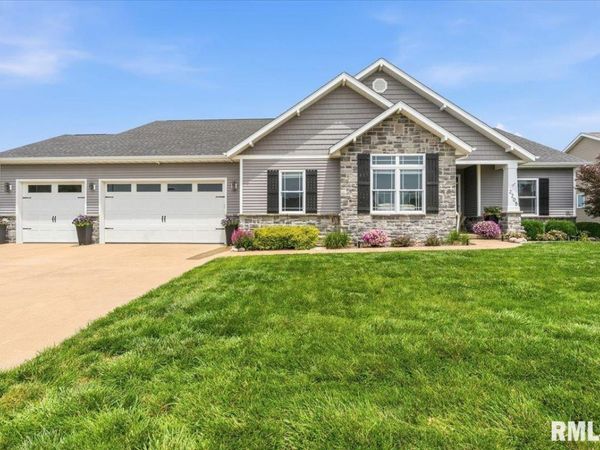 2205 Hopwood Drive, Chatham, IL 62629