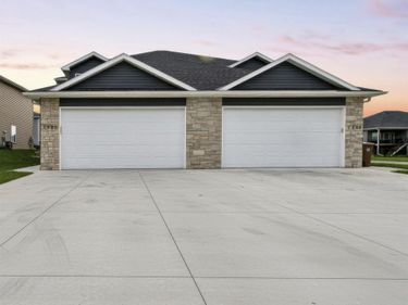 1740 NW 52nd Street, Lincoln, NE 68528