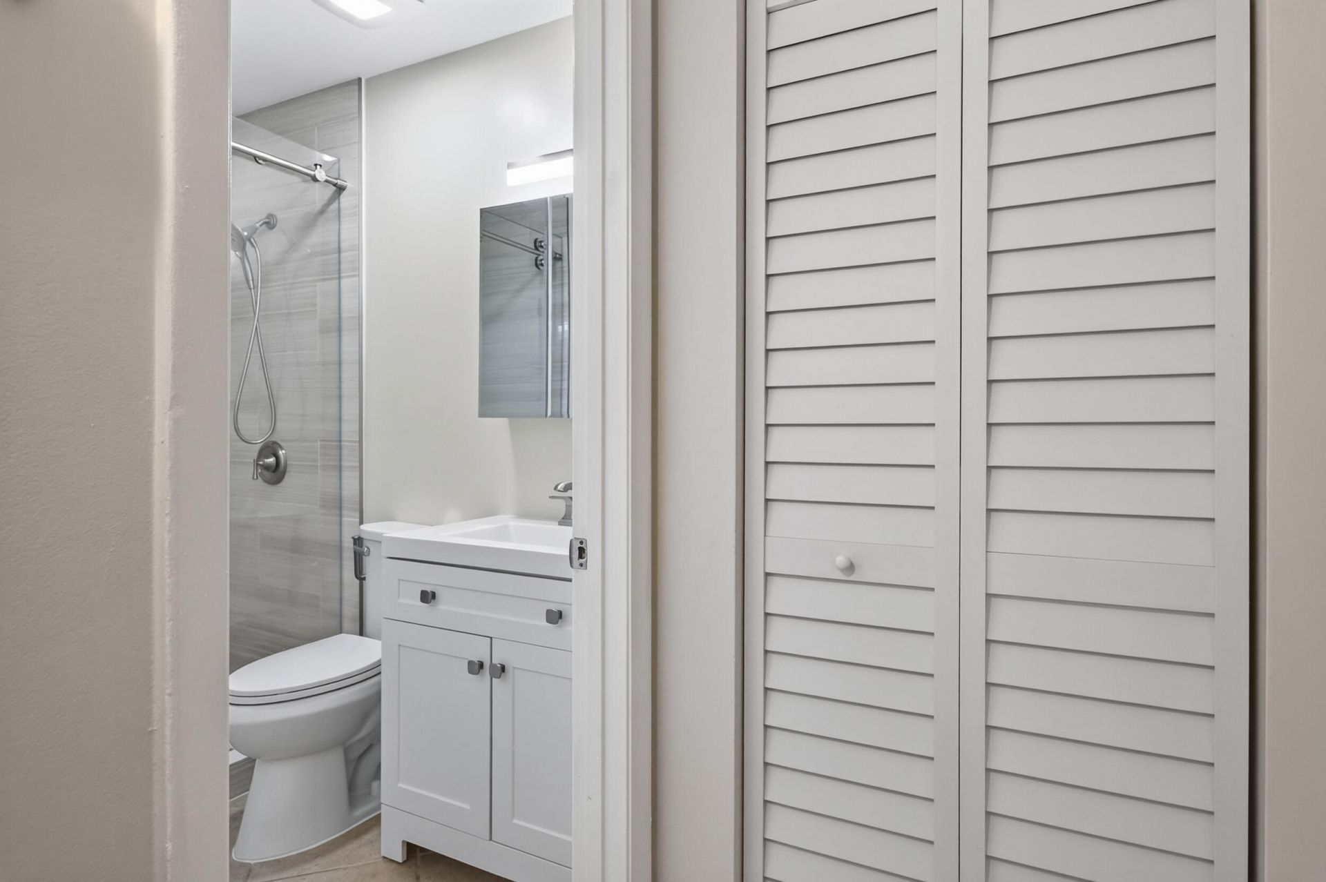 10717 Cleary Boulevard, Unit 211, Plantation, FL 33324 Photo