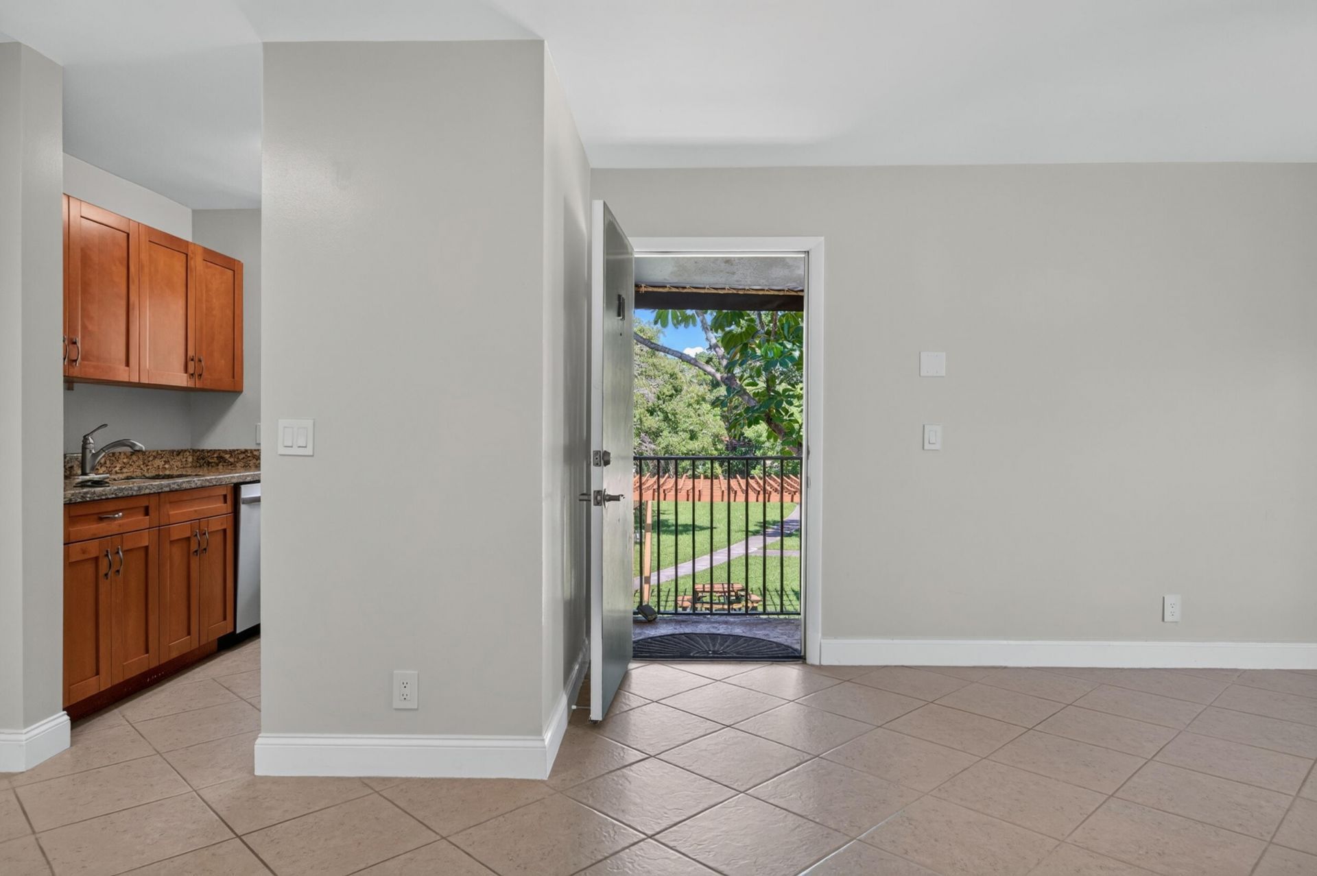 10717 Cleary Boulevard, Unit 211, Plantation, FL 33324 Photo