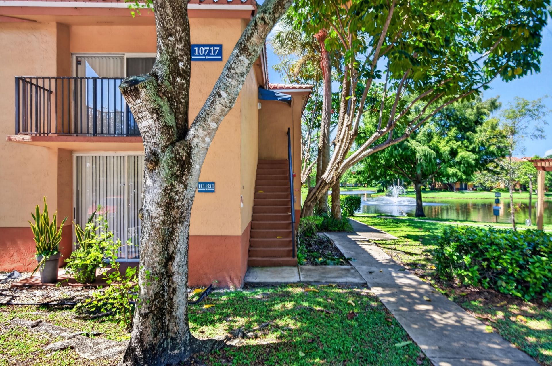 10717 Cleary Boulevard, Unit 211, Plantation, FL 33324 Photo