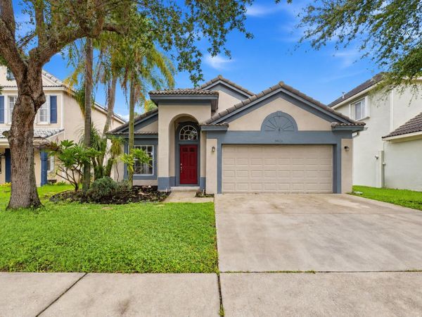 9823 N Grand Duke Circle, Tamarac, FL 33321