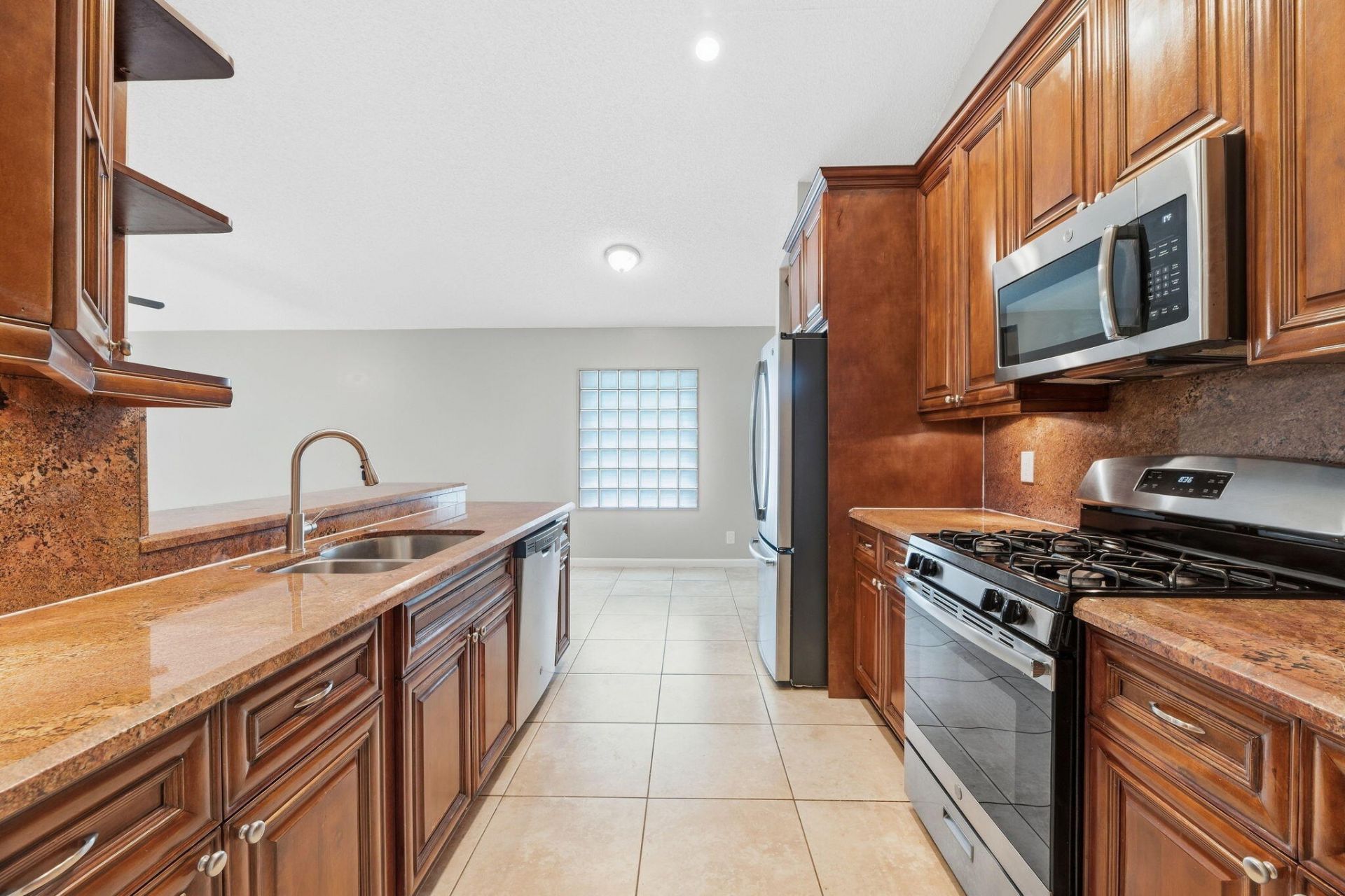 9823 N Grand Duke Circle, Tamarac, FL 33321 Photo