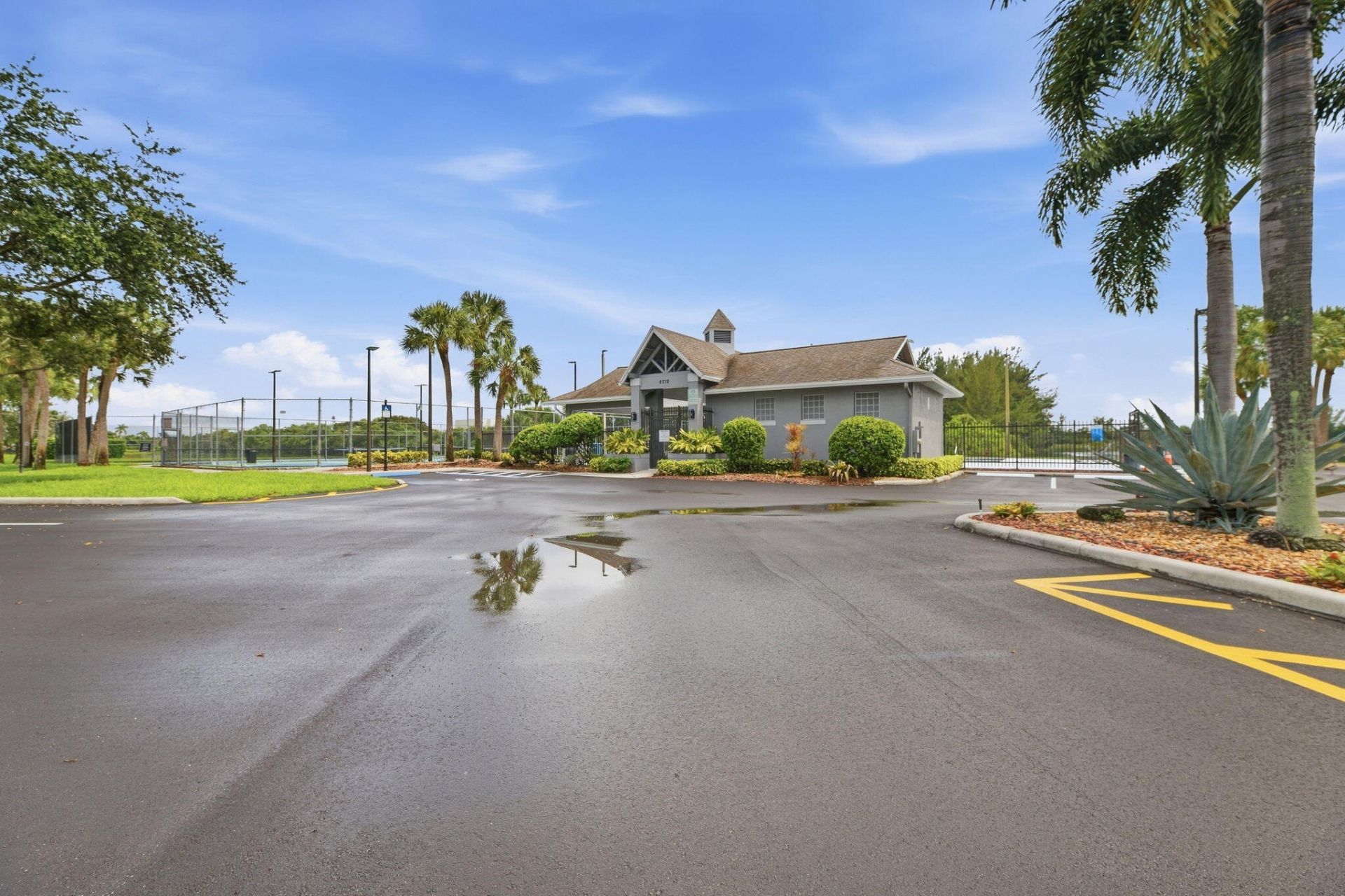 9823 N Grand Duke Circle, Tamarac, FL 33321 Photo